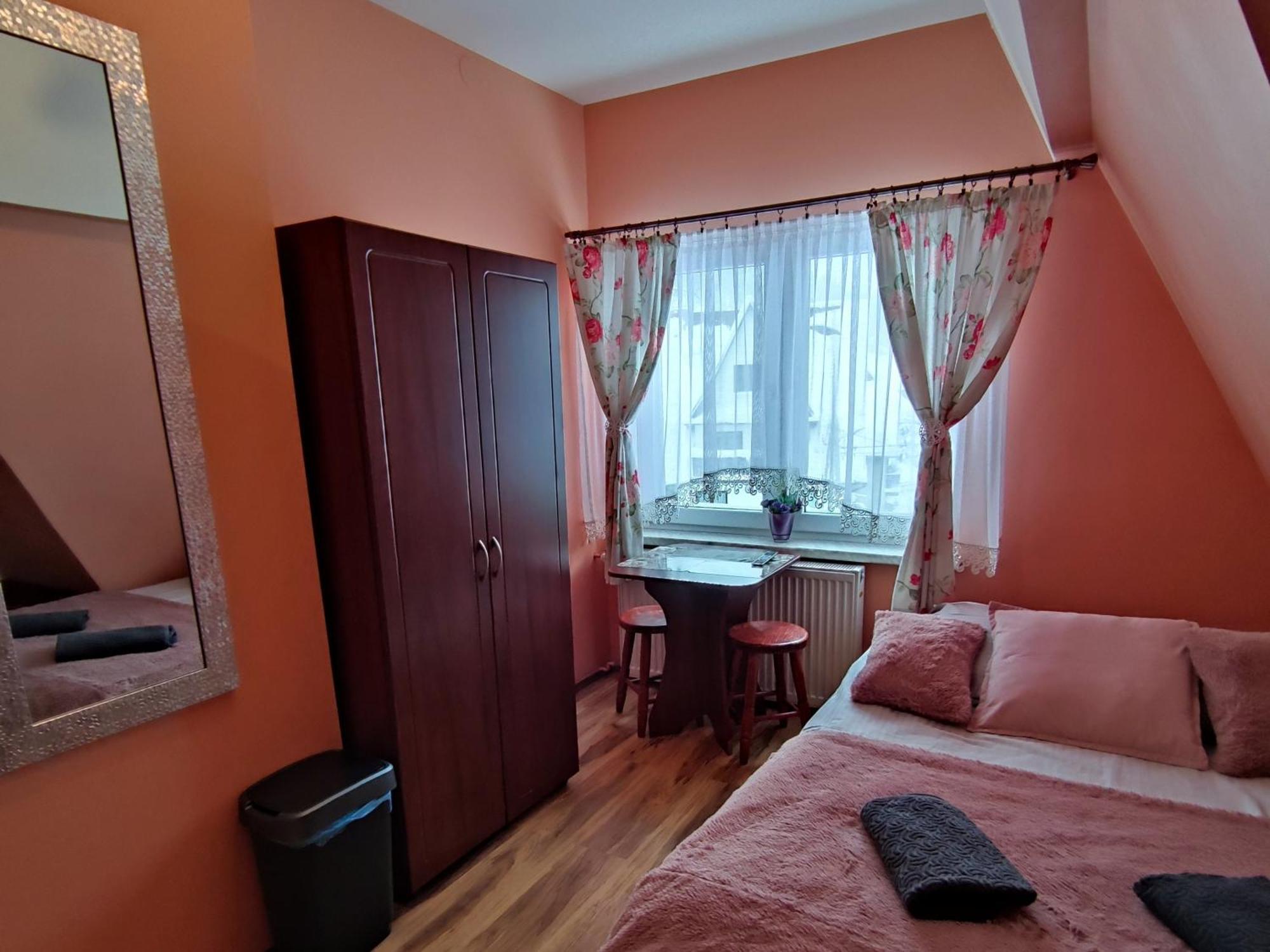 Pokoje i Apartamenty Regionalny Styl ul Króle 1a Zakopane Habitación foto